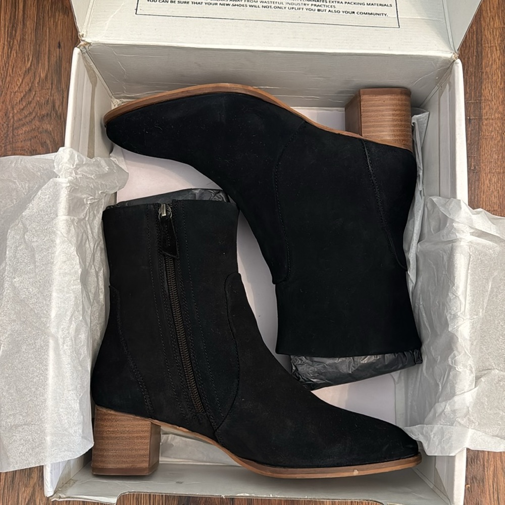 LAST CALL! Journee Signature Airly Tru Comfort Foam™ Women's Suede Ankle Boots